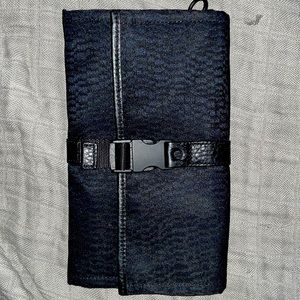 Like new Lululemon wallet/clutch